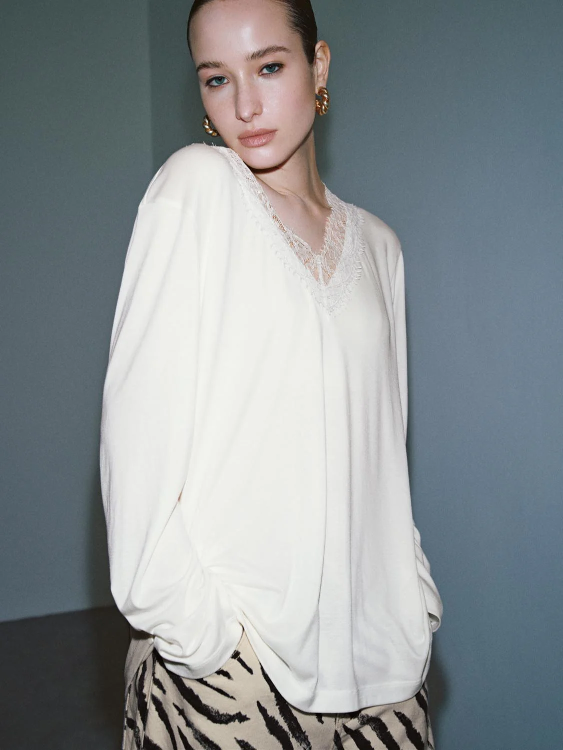 V-Neck Lace Trim Long Sleeve T-Shirts - Image 2