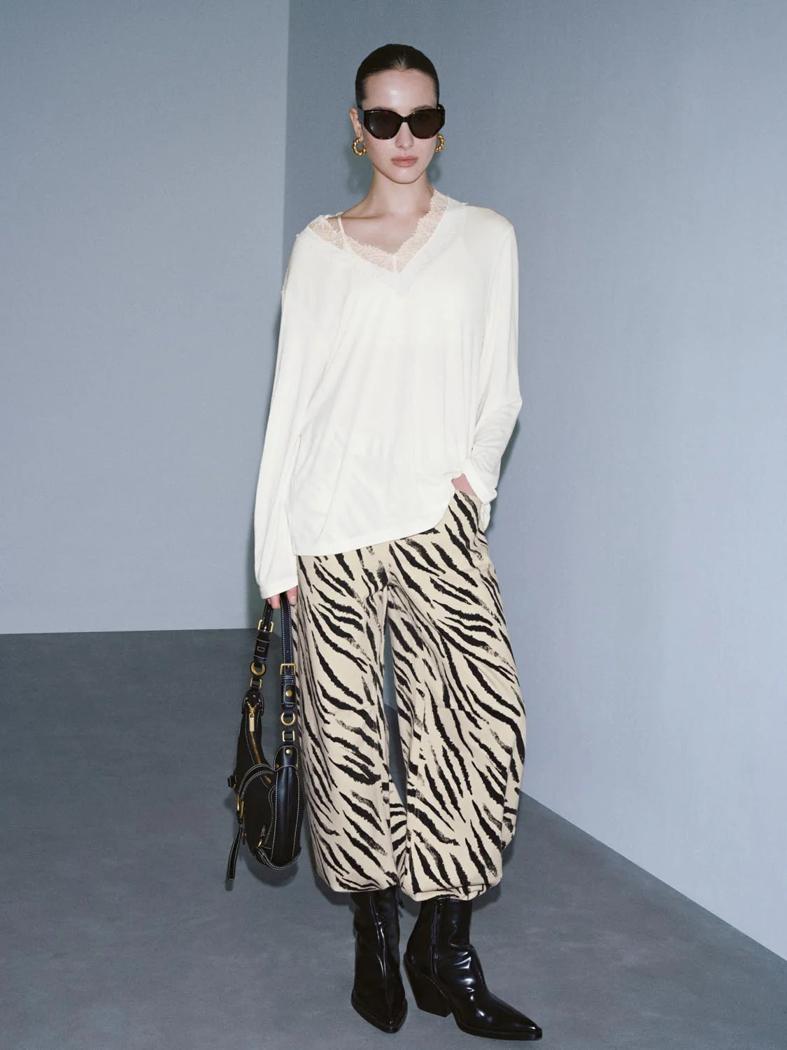 V-Neck Lace Trim Long Sleeve T-Shirts - Image 4